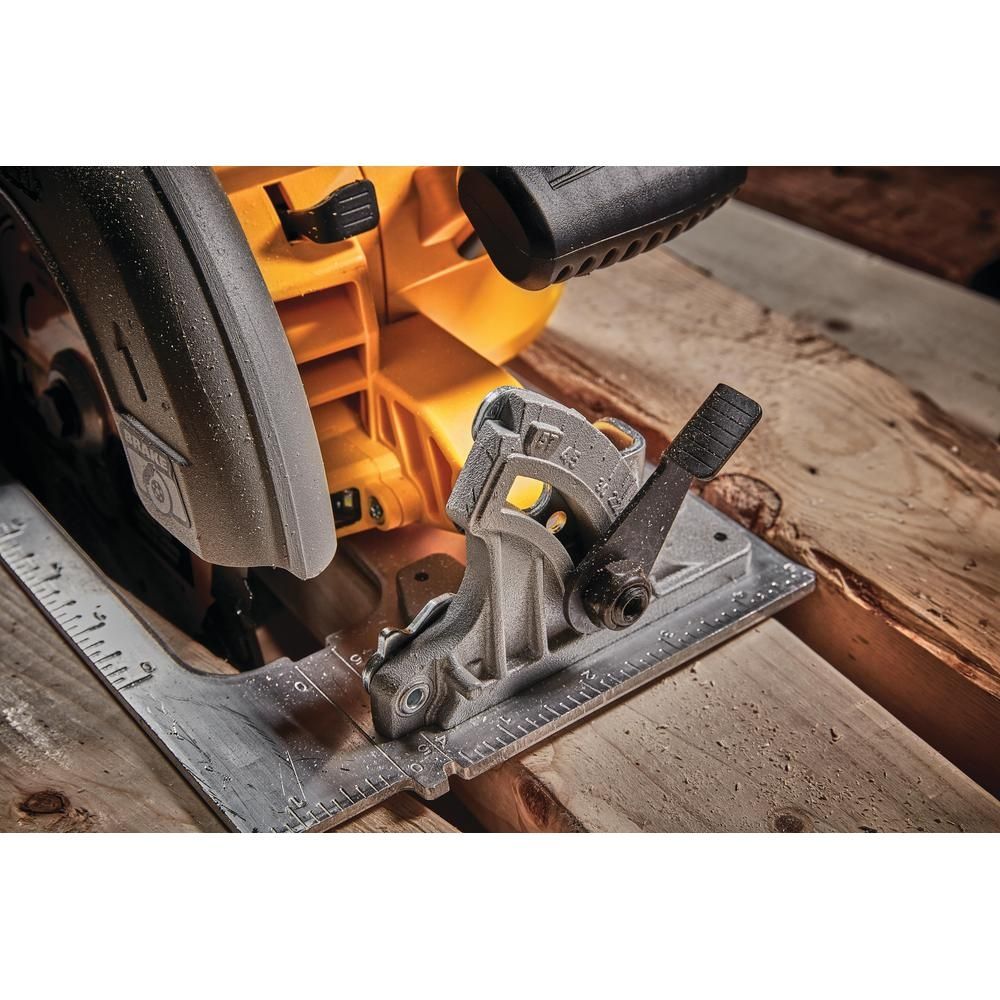 Бесщеточная дисковая пила DEWALT DCS573NT 18В, без АКБ и ЗУ