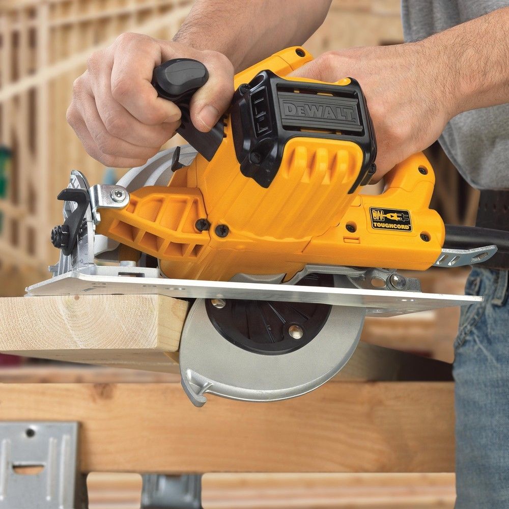 Дисковая ручная пила DEWALT DWE575, 1600 Вт, 5200 об/мин