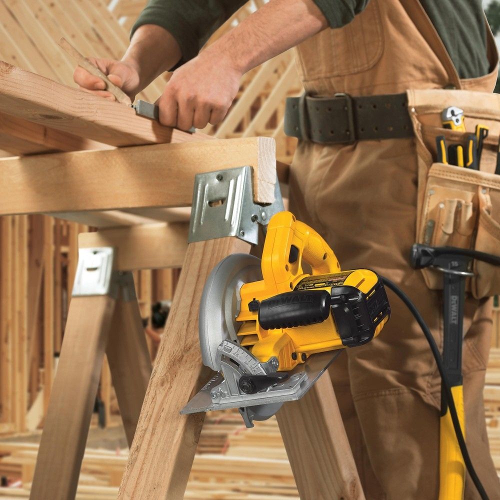 Дисковая ручная пила DEWALT DWE575, 1600 Вт, 5200 об/мин