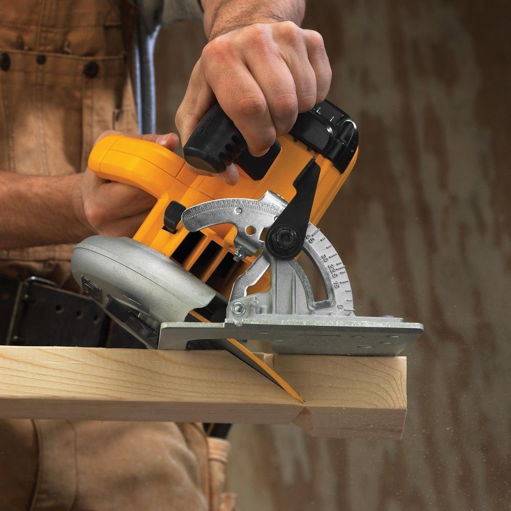 Дисковая ручная пила DEWALT DWE575, 1600 Вт, 5200 об/мин